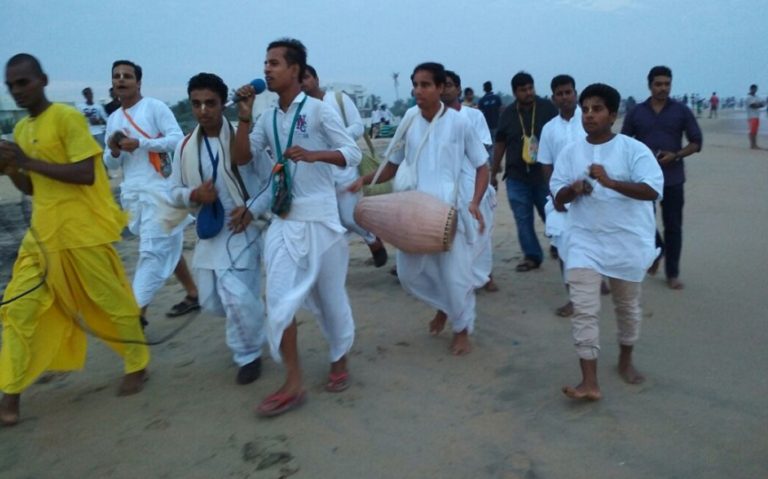 ISKCON atBeach (1)